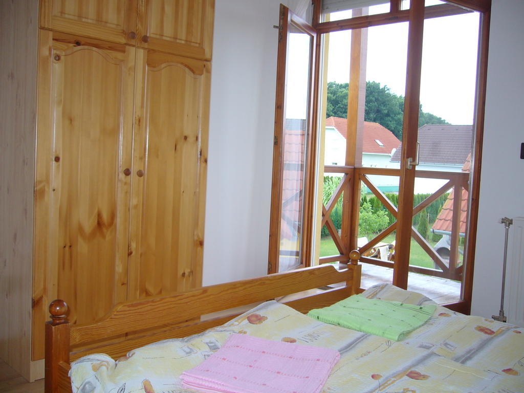 Anna villa Lenti Rum bild